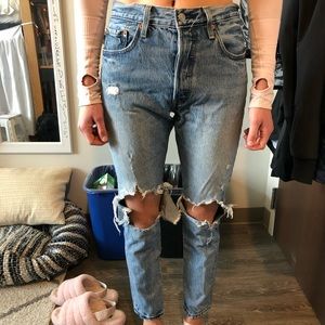 Levi Ripped Jeans